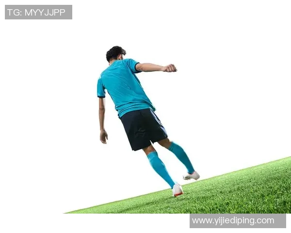 足球明星背影照片展现他们的独特魅力与奋斗历程的瞬间回顾